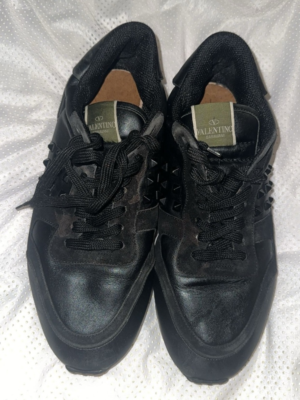 Valentino Garavani with suede/leather trim.
Flat heel.
Reinforced round toe.